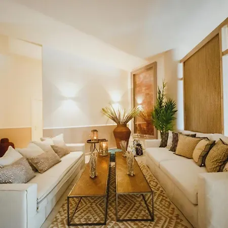 Cornelius Cosy In Caesar & Perivolia tou Trikomou