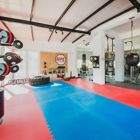 Cornelius Cosy In Caesar &