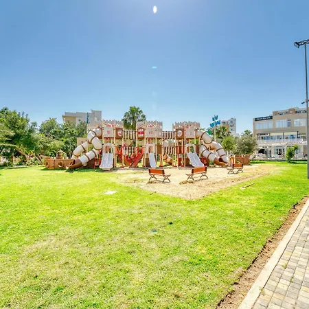 Cornelius Cosy In Caesar & Perivolia tou Trikomou